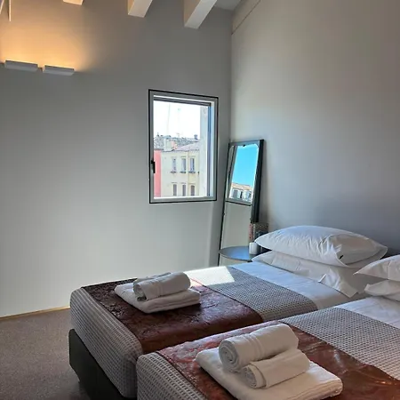 Apartment The Lotus Flower Stylish Renovated In *