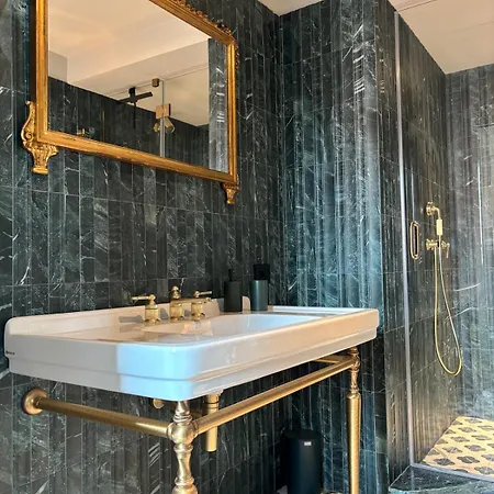 Apartment The Lotus Flower Stylish Renovated In *